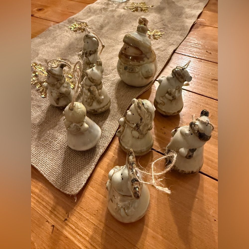 Ceramic/Pottery Holiday Folk Art Lot of 9 Figurine Ornaments Set -Cream and Gold - Picture 6 of 15